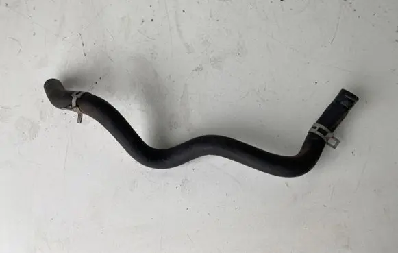 Toyota Avensis T270 Engine coolant pipe/hose