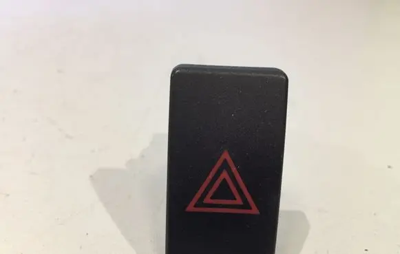 Toyota Avensis T270 Hazard light switch 15B279