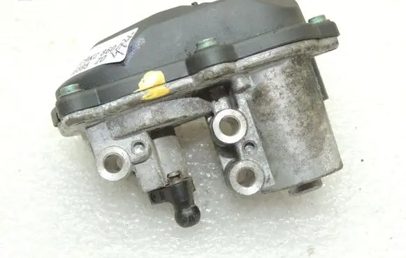 Volkswagen Tiguan Intake manifold valve actuator/motor 03L129711E 03L129086V