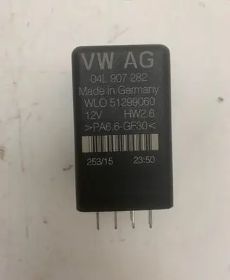 Volkswagen Golf VII Glow plug pre-heat relay 04L907282