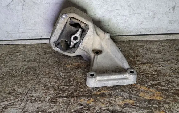 Jeep Grand Cherokee (WK) Engine mount bracket 52090308AE