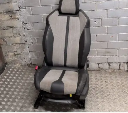Peugeot 3008 II Front driver seat 1701259X