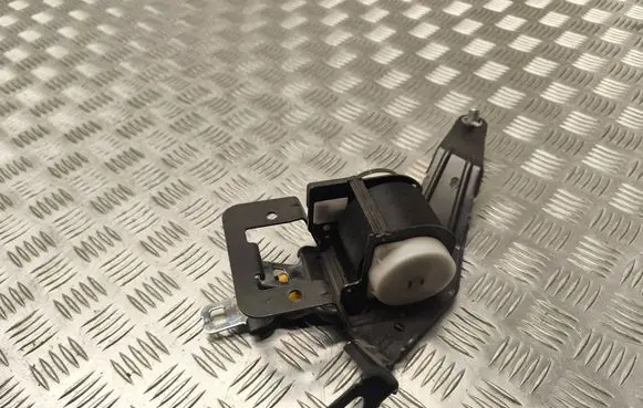 Mazda 5 Middle seatbelt (rear) 