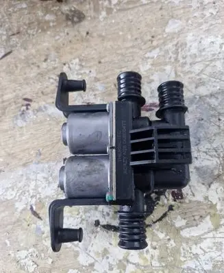 BMW 7 E65 E66 Coolant heater control valve 5D0B004T