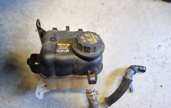 Ford Explorer V Coolant expansion tank/reservoir AG138A080AE DB538W005AD 9C348101AA
