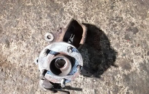 Ford Focus C-MAX Front wheel hub