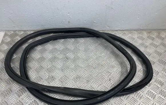 Opel Astra J Front door rubber seal 13259929
