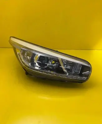 KIA Ceed Headlight/headlamp 92102-A2220
