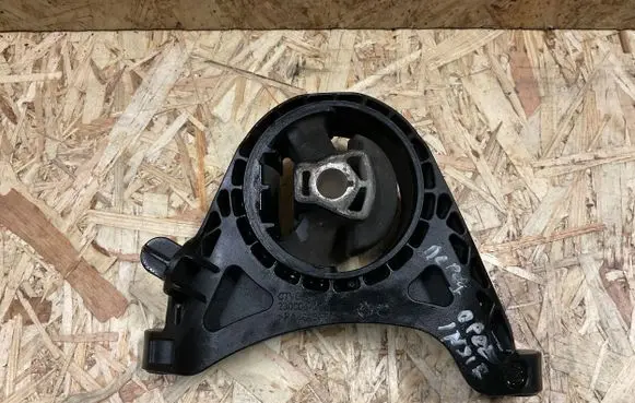 Opel Insignia A Engine mount bracket 13227769