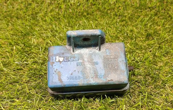 Iveco Daily 35 - 40.10 Glow plug pre-heat relay 500337969