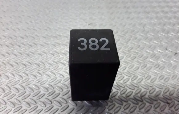 Audi A8 S8 D2 4D Interior lighting relay 4D0907131