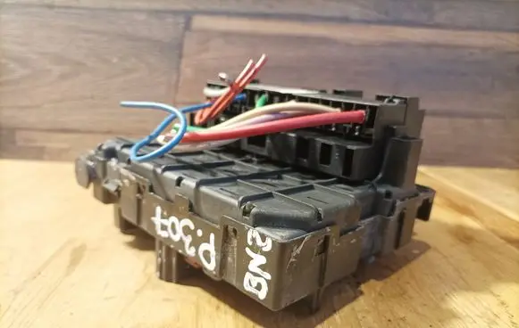Peugeot 307 Fuse module 9650663980