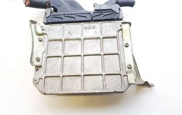 Toyota Avensis T270 Engine control unit/module 8966105d30 89661-05d30
