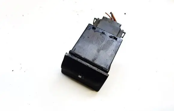 Skoda Octavia Mk1 (1U) Fuel tank opening switch 