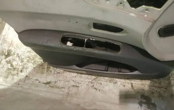 Subaru B9 Tribeca Front door card panel trim
