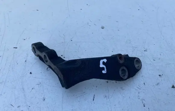 Toyota Avensis T250 Engine mounting bracket 3311905010