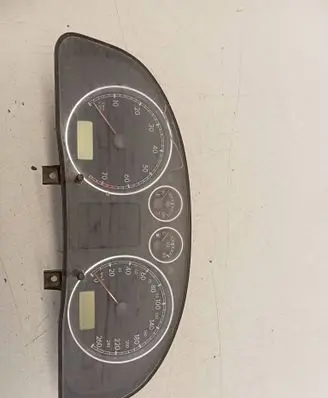 Volkswagen PASSAT B5 Speedometer (instrument cluster) 3B0920807 VWZ7Z0B6395849 14110220374