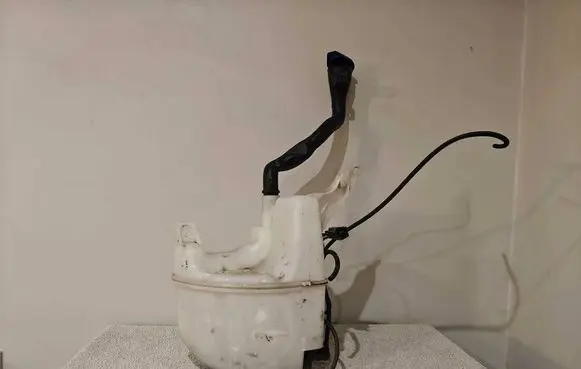 Volvo S60 Windshield washer fluid reservoir/tank 31416283 31416285 31416284