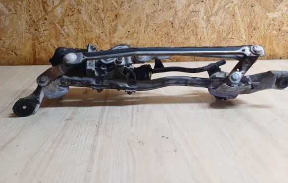 Nissan Note (E11) Front wiper linkage and motor