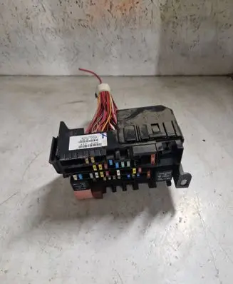 Renault Laguna III Fuse module 8200758803