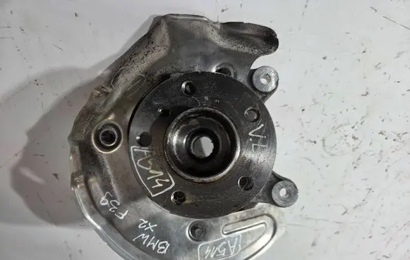 BMW 2 F44 Front wheel hub spindle knuckle 6876645