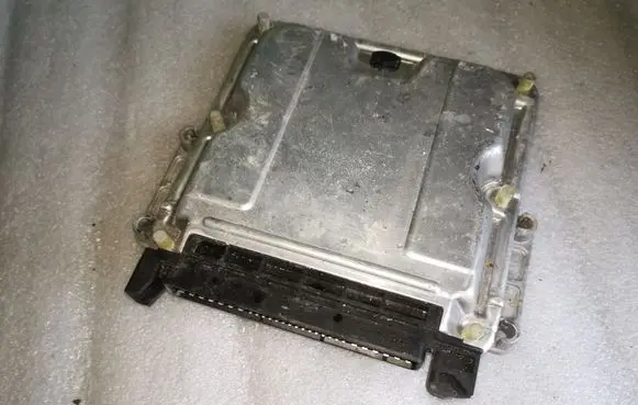 Peugeot 607 Engine control unit/module 0281001970 9641188080