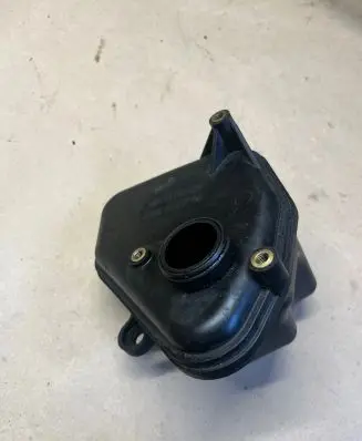 Vacuum air tank