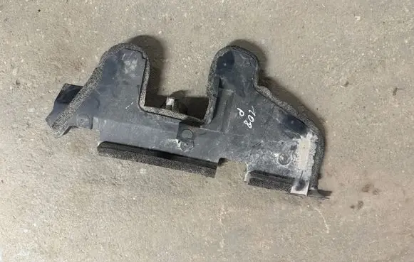 Peugeot 108 Intercooler air guide/duct channel 532830H120