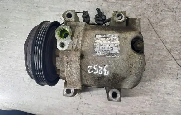 Subaru Forester SF Air conditioning (A/C) compressor (pump) 2F67045010