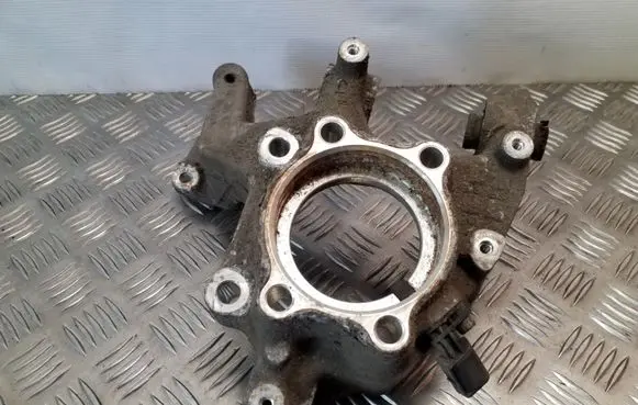 Rear wheel hub spindle/knuckle
