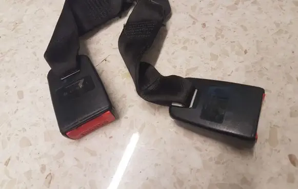 Peugeot 306 Middle seatbelt buckle (rear) 