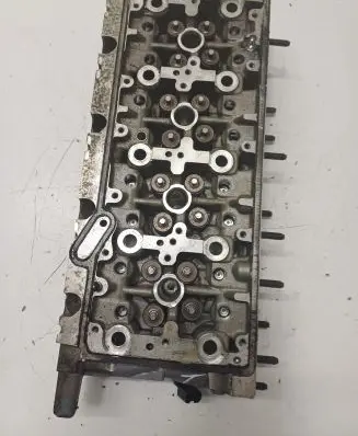 Volkswagen PASSAT B8 Engine head 04L103373E