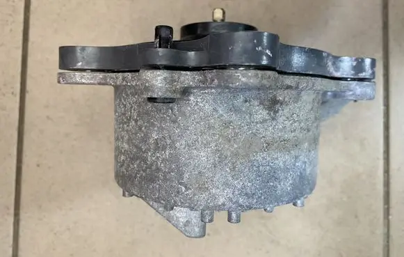 Lexus CT 200H Water pump 11B017200