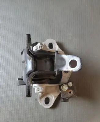 Engine mount bracket