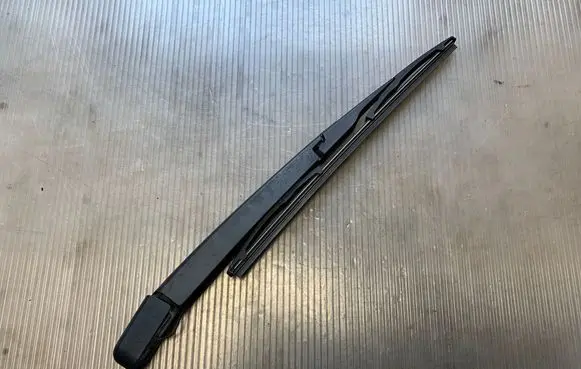 Hyundai Santa Fe Rear wiper blade arm 