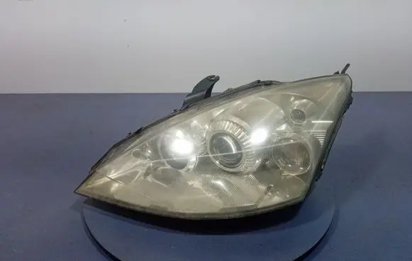 Ford Focus Headlight/headlamp 2M5113W030DE