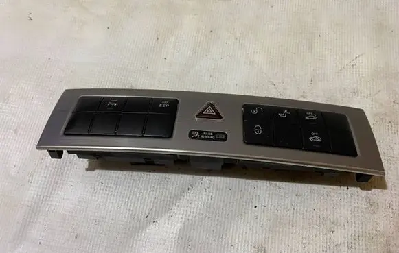 Mercedes-Benz C W203 Hazard light switch 2038701810 A2038701810