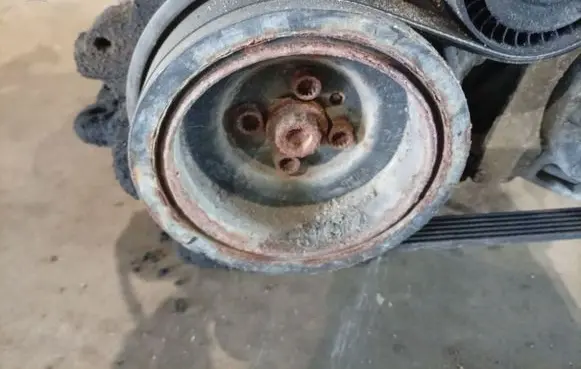Volkswagen Golf V Crankshaft pulley