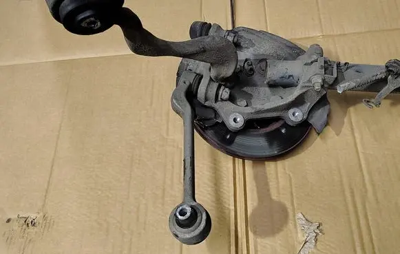 BMW 1 E81 E87 Front wheel hub spindle knuckle