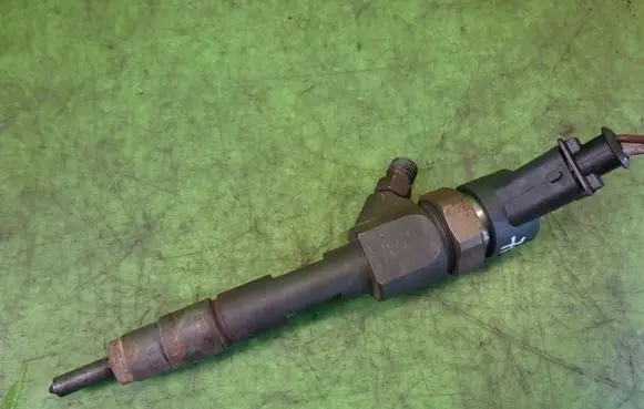 Renault Laguna II Fuel injector 98533685526B7B1