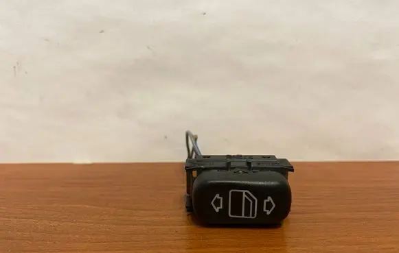 Mercedes-Benz E W210 Electric window control switch 2108208210 270N