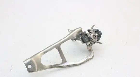 Honda HR-V Front door lock (next to the handle) 