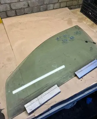Volvo XC70 Front door window glass four-door 43R001106 DOT57M53AS2