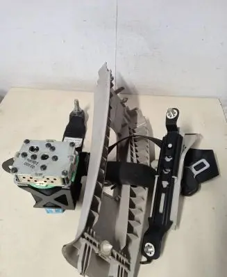 Mazda 6 Front seatbelt 1071042