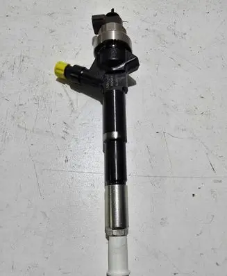 Chevrolet Cruze Fuel injector 55567729