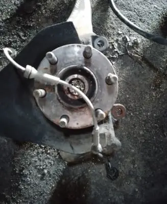 Nissan Pathfinder R51 Front wheel hub