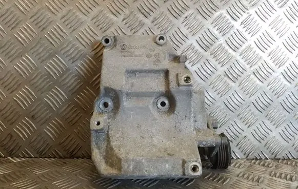 Volkswagen PASSAT B5.5 A/C compressor mount bracket 038260885C