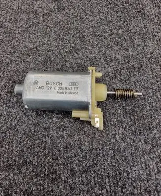 Mercedes-Benz C W204 Steering column adjust motor A2044600325 HUL0S0788 P1145900103