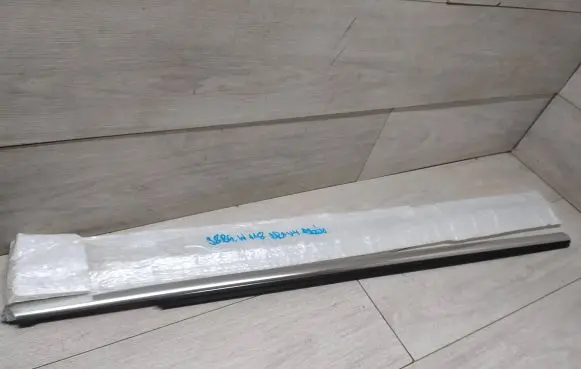 Mercedes-Benz CLA C118 X118 Front door glass trim molding A1187200402