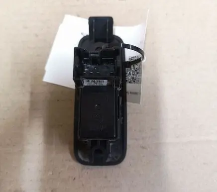 Nissan Primera Electric window control switch 25411AV600 C8DD705N